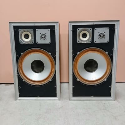 Large Retro Wooden Cased Speaker (Non Practical)