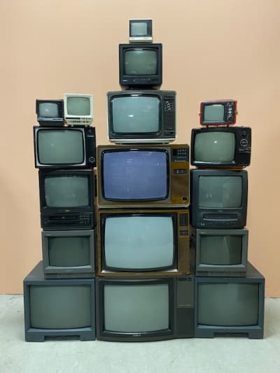 TV Wall - Fully Working & Non Practical TV's