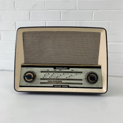 Vintage Bakelite Radio (Non Practical)