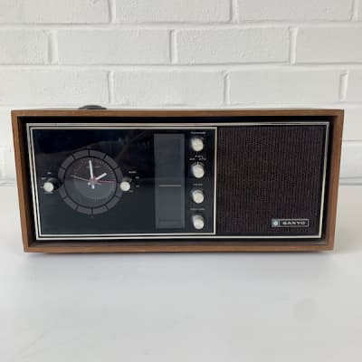 Vintage Electric Radio/Alarm Clock (Non Practical)