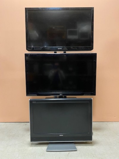 Fully Working Triple Flat Screen TV Configuration