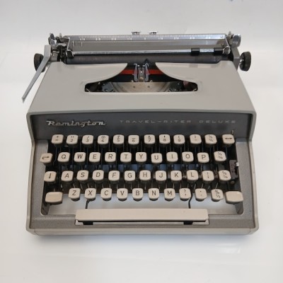 Non Practical Remington Travel-Riter Deluxe Typewriter
