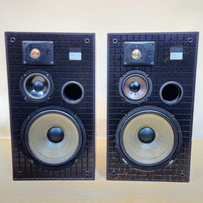 Black Retro JBL Speaker (Non Practical)