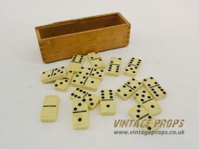 16 Dominoes & Box