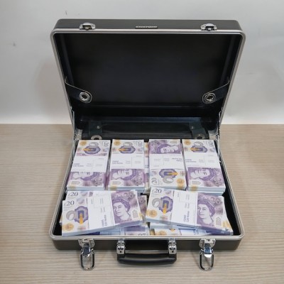 Fake Money In Briefcase - Pounds Sterling (New £20 Notes)