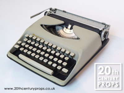 Non Practical Vintage REMINGTON Typewriter