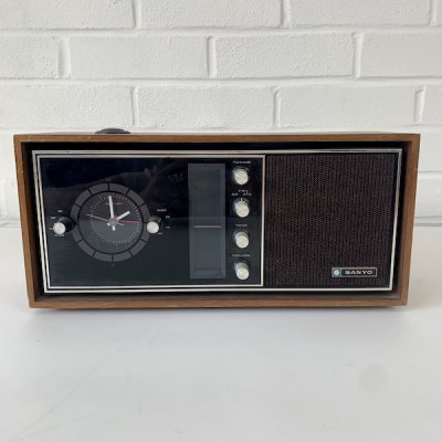 Vintage Electric Radio/Alarm Clock (Non Practical)