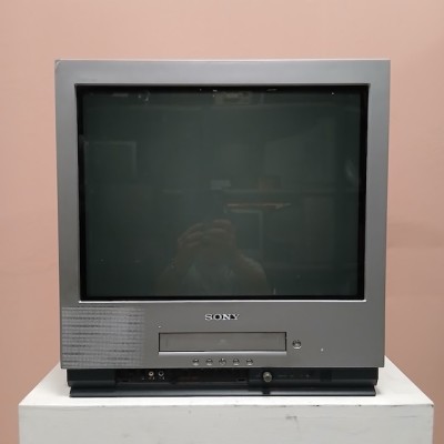 Fully Working Silver Sony Trinitron With VHS Player (20