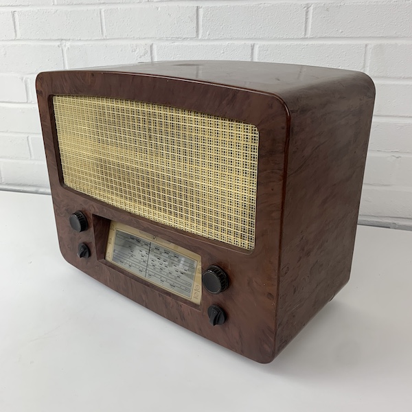 Vintage Radio Rentals Radio Model 204 | 20th Century Props