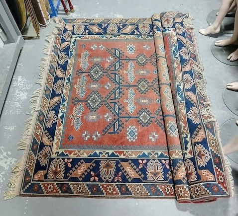 Traditional Vintage Rug | 20th Century Props