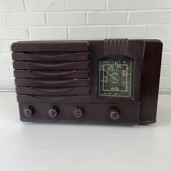 Vintage Bakelite Radio (Fully Working) | 20th Century Props