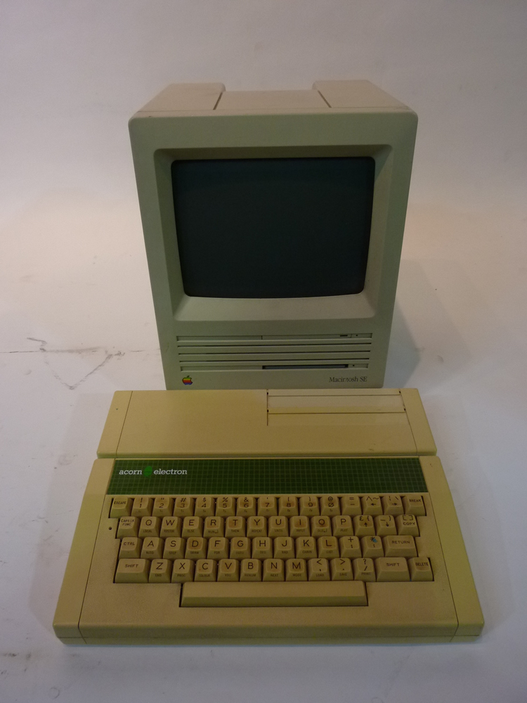 Retro Apple Mac Computer 1980 Edition With Acorn Keyboard (Non ...