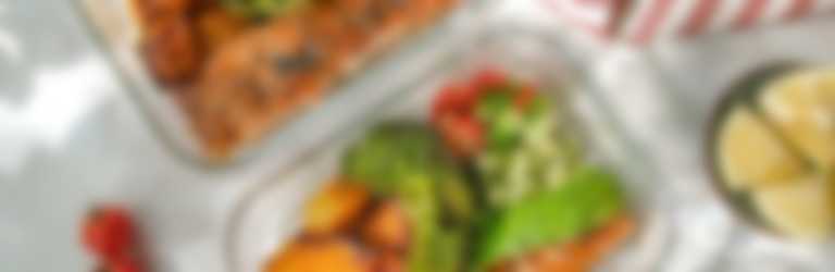 Zalm bowl met Looye Honingtomaten, pompoen, broccoli en spicy dressing