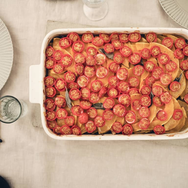 Kokoslinzen-pompoenlasagne met honingtomaten