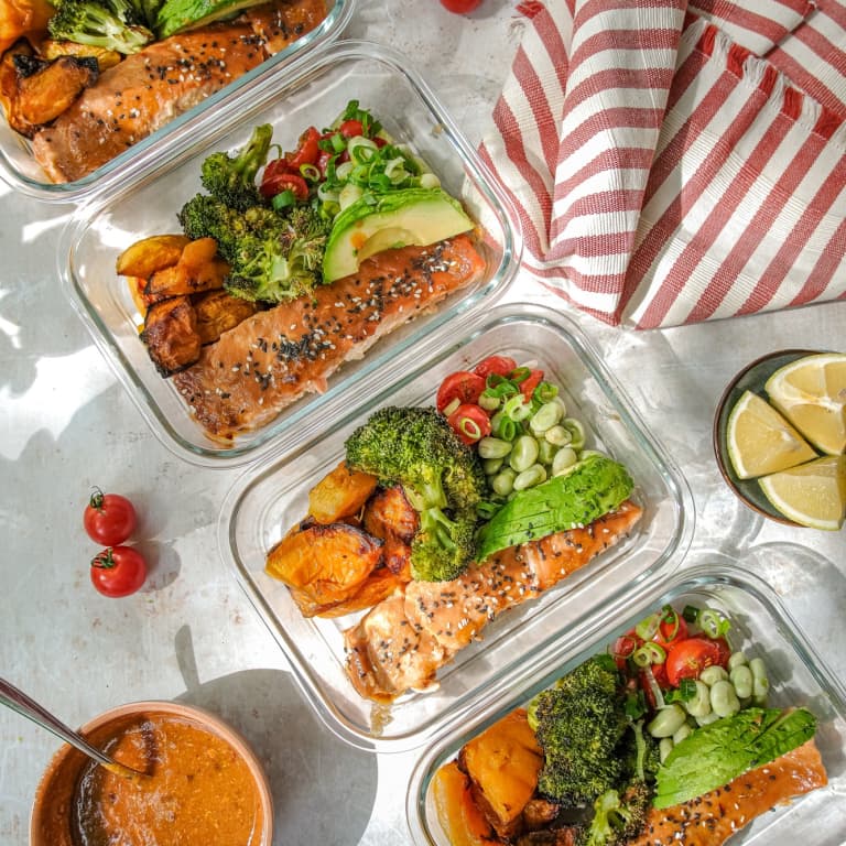 Zalm bowl met Looye Honingtomaten, pompoen, broccoli en spicy dressing