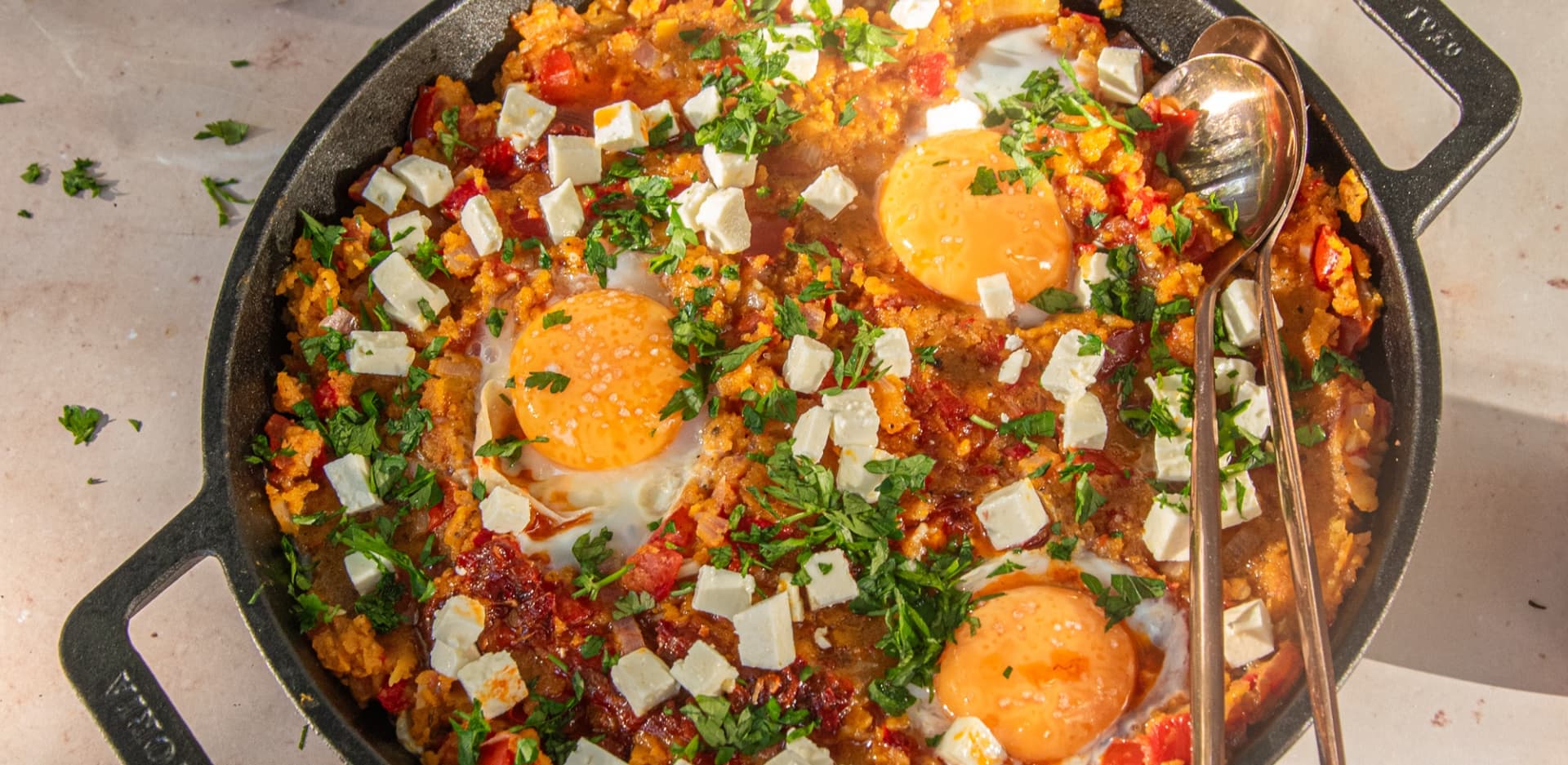 Pompoenshakshuka met Looye Joyn tomaten, ’nduja en feta