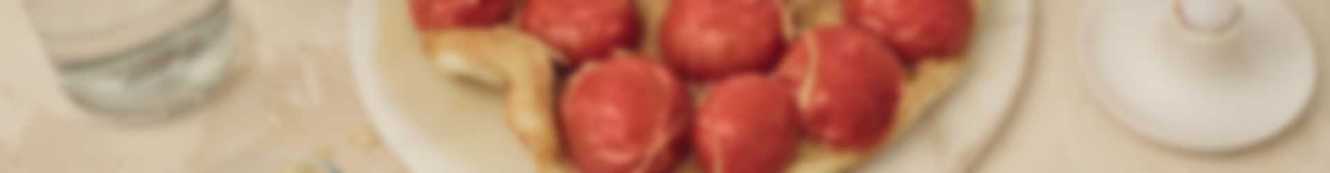 Tarte tatin met Joyn tomaten op snijplank