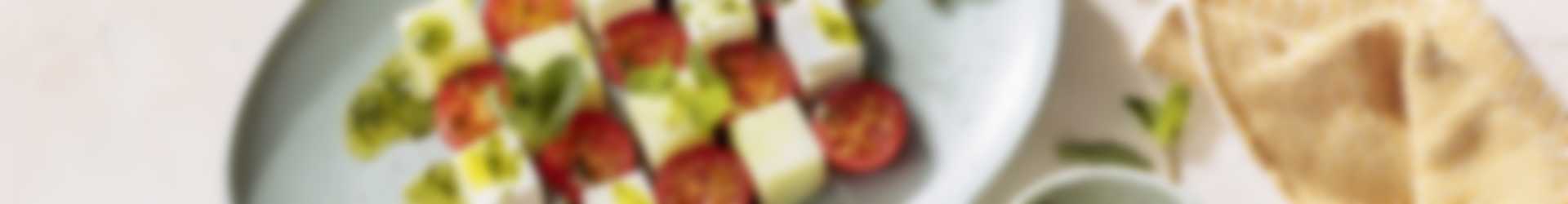 Schachbrettsalat mit Honigtomaten, Honigmelone, Feta und Minze