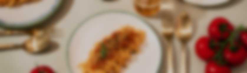 Spaghetti mit Joyn Tomatensauce und Desem-Basilikum Pangrattato 