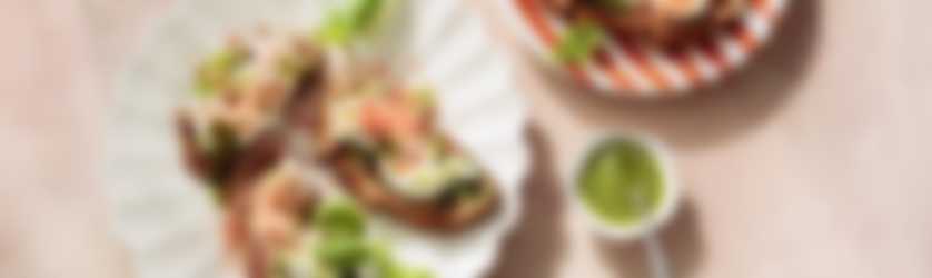 Bruschetta caprese met Joyn tomaten, burrata en basilicum