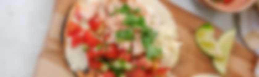 Tacos mit Miso-Lachs, Looye Honigtomatensalsa und Krautsalat