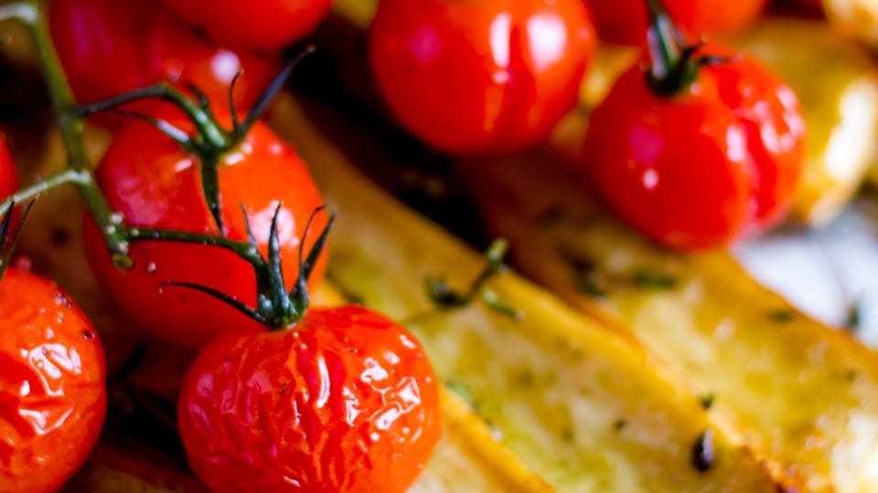 Pastinaak uit de oven met kruiden en Honingtomaten