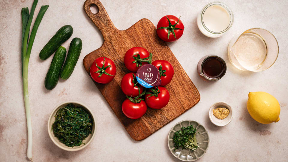 Tomaten-Tatar aus Joyn Tomaten und Sesam-Mayonnaise 