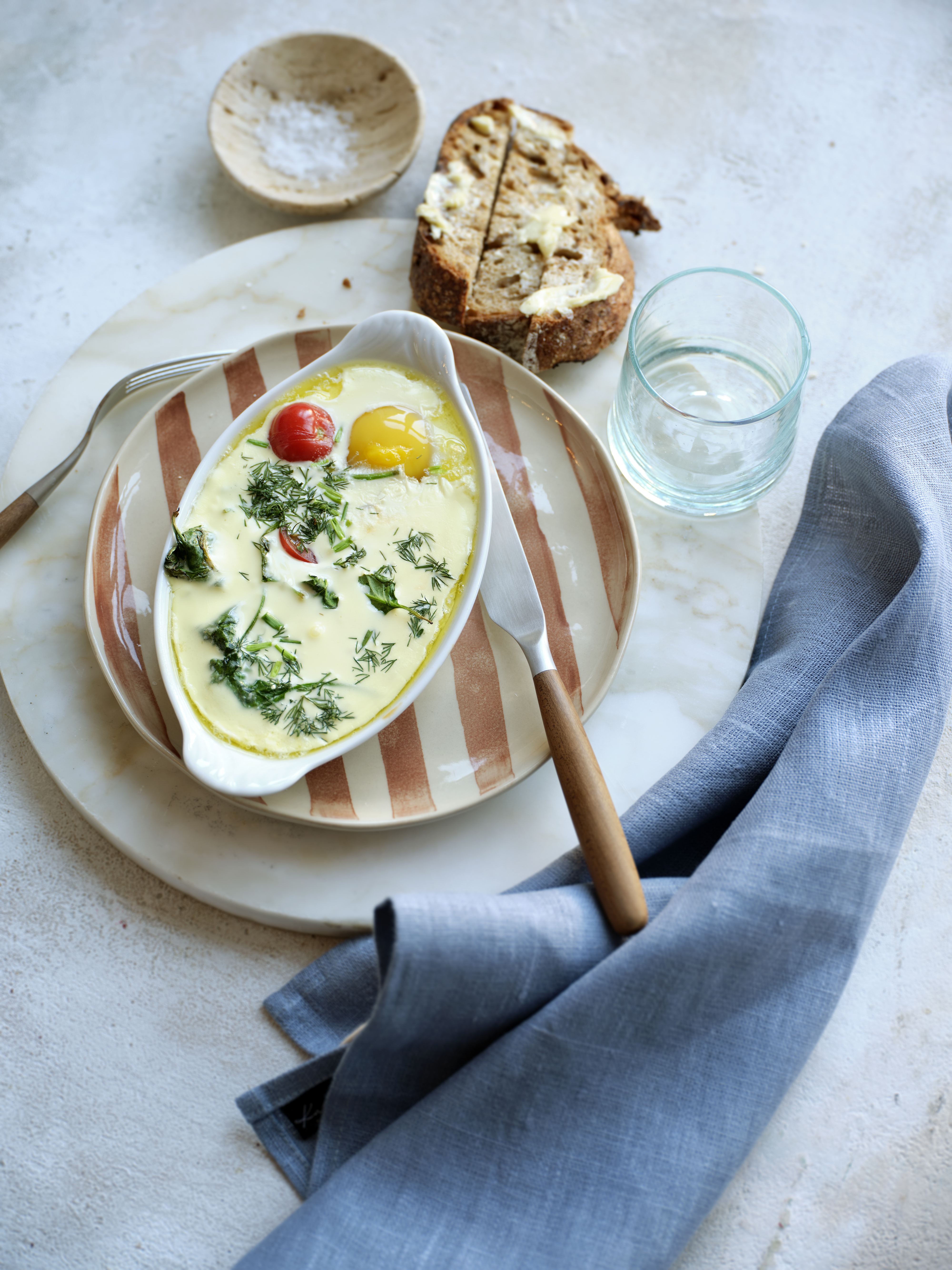 Œufs en cocotte (eier in mini-cocotte) mit spinat und Looye Honigtomaten