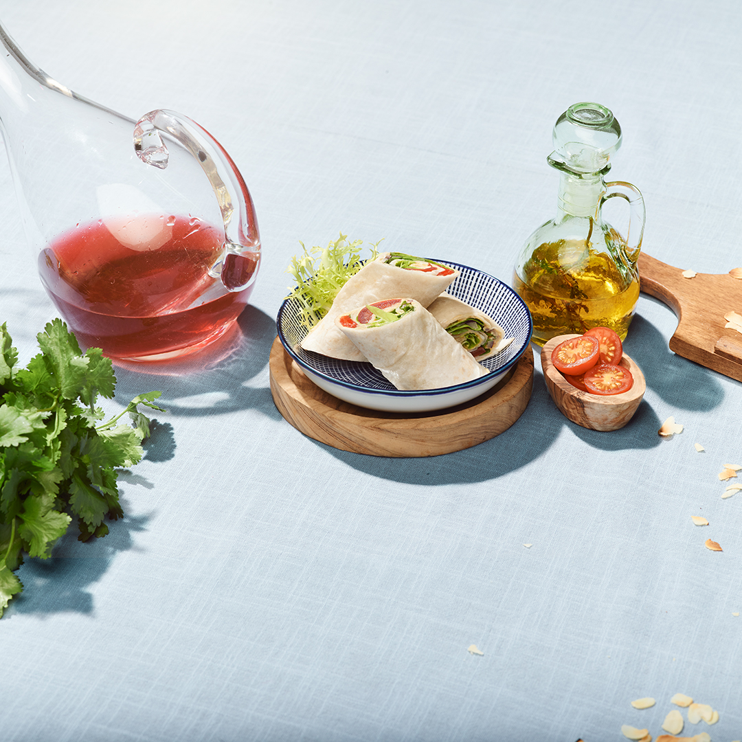 Vegan hummus wrap met Looye JOYN tomaten