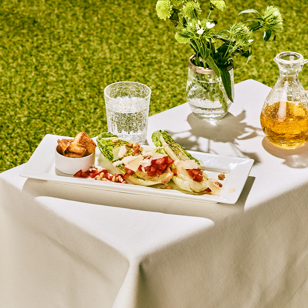 Gegrillter Romana-Caesar Salat mit Looye Honigtomaten