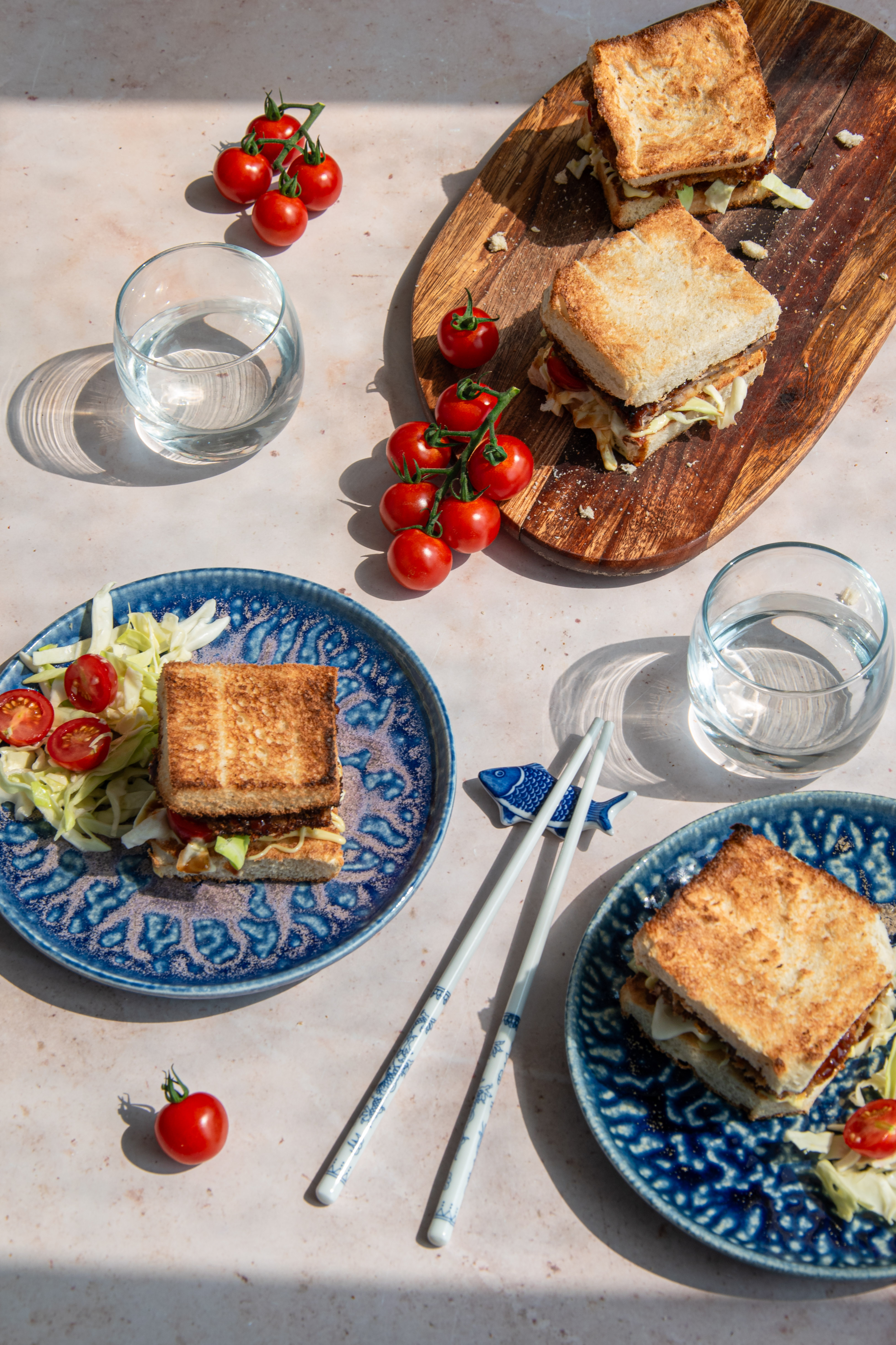 Katsu Sando mit Looye Honigtomaten-Krautsalat und Tonkatsusoße