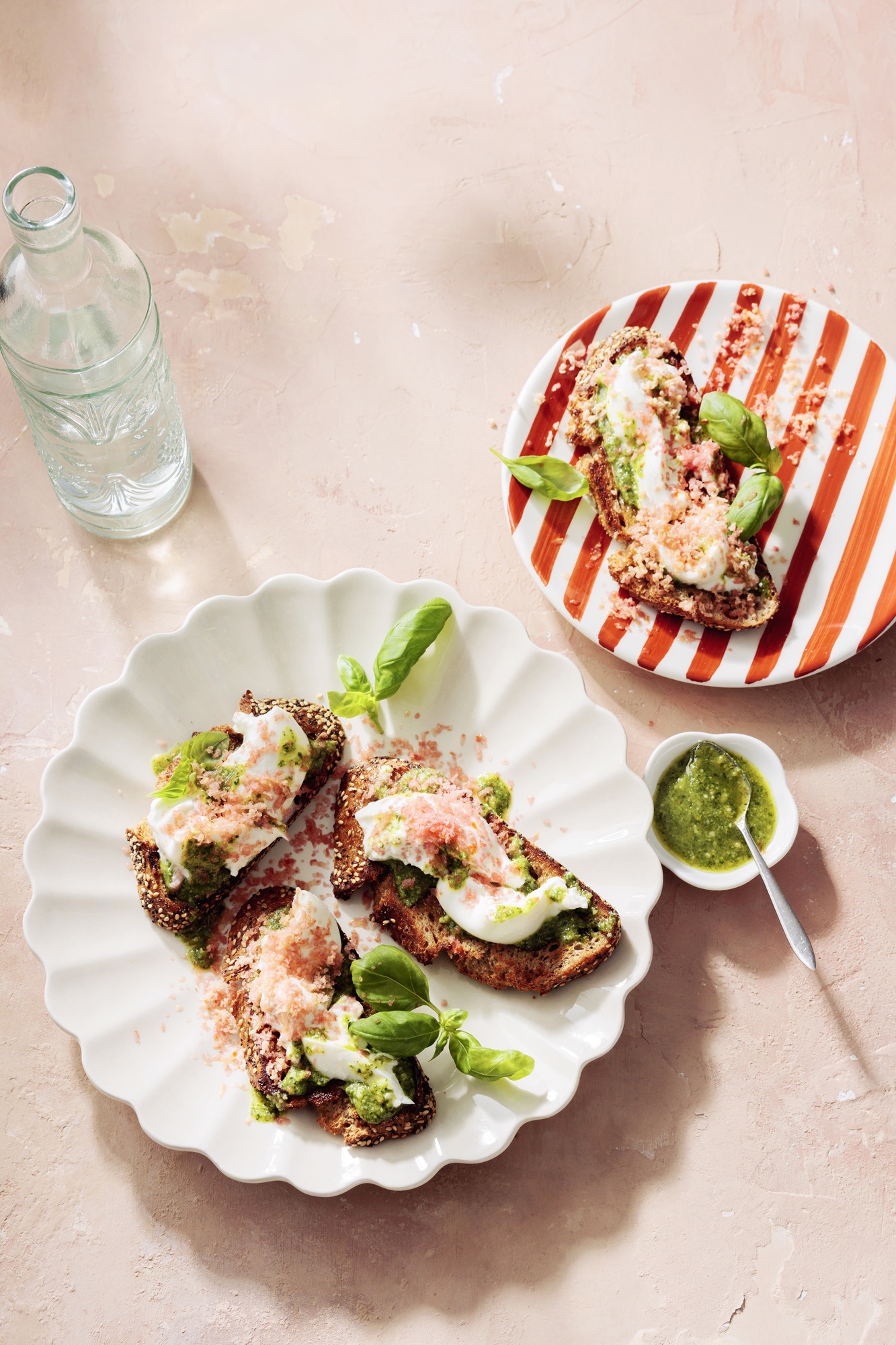 Bruschetta caprese met Joyn tomaten, burrata en basilicum