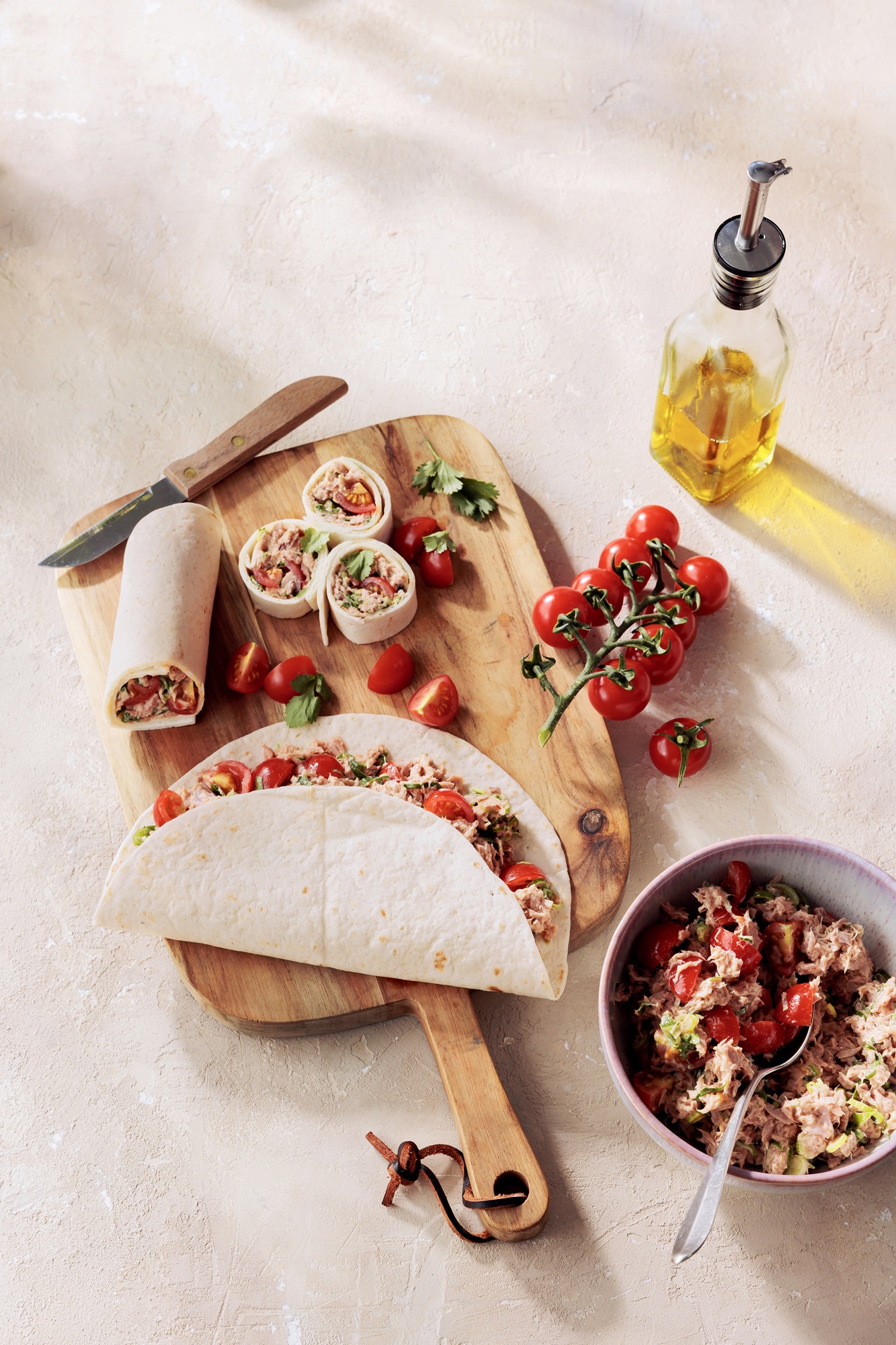 Wraps met pittige tonijn, Looye Honingtomaten en bosui