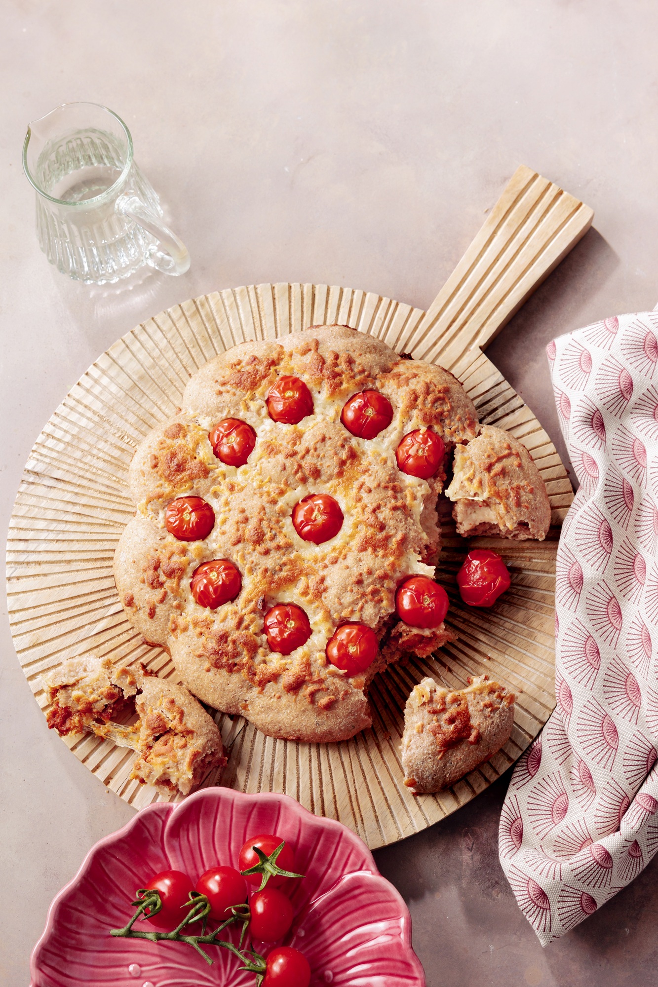 Feestelijk plukbrood met Honingtomaten en mozzarella