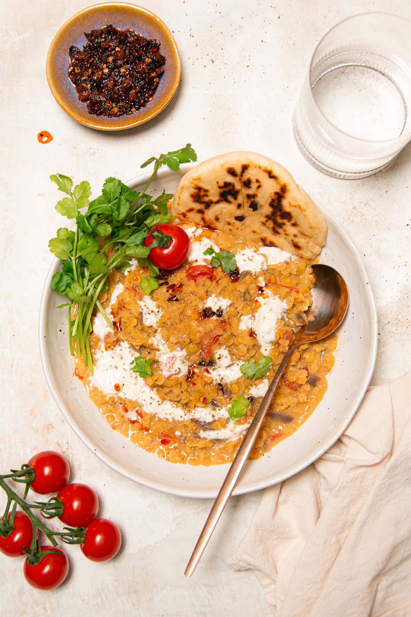 Indiase dahl met Looye Honingtomaten, naan en frisse raita