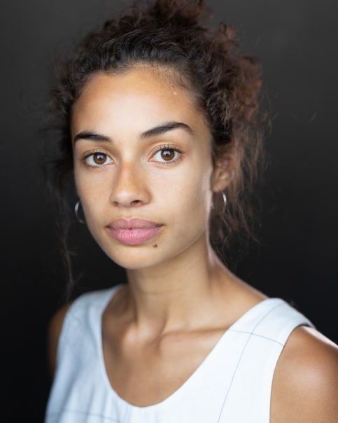 Nia Towle Headshot