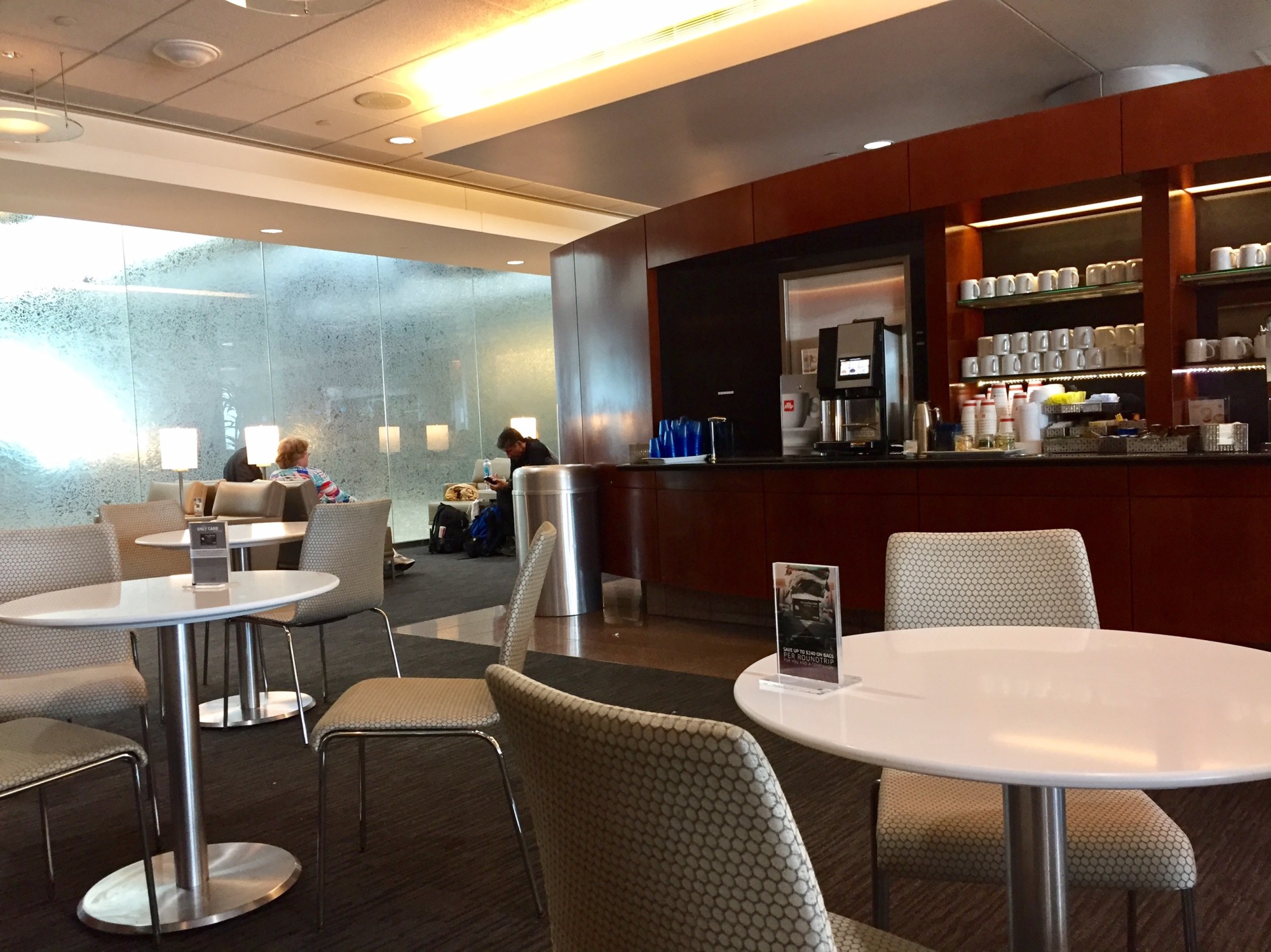 DEN: United Airlines United Club (Gate B32) Reviews & Photos - Terminal ...