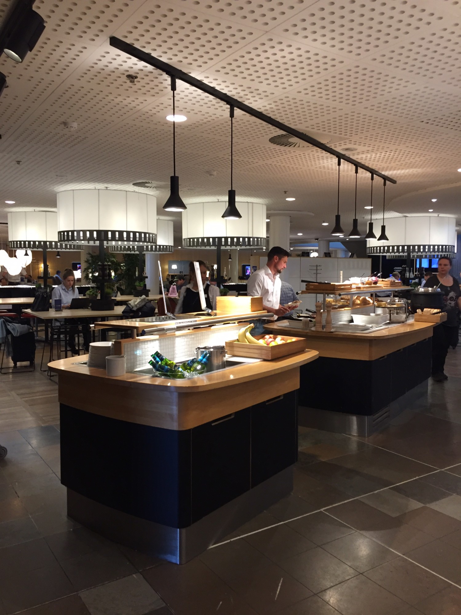 CPH: SAS Lounge Reviews & Photos - Terminal 3, Copenhagen Airport ...