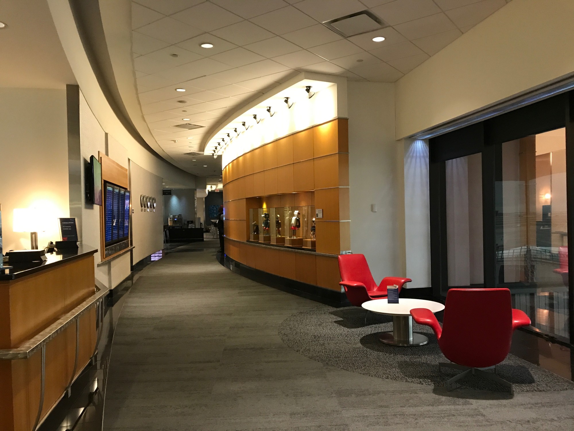 ATL: Delta Air Lines Delta Sky Club Reviews & Photos - Concourse T,  Hartsfield–Jackson Atlanta International Airport | LoungeBuddy