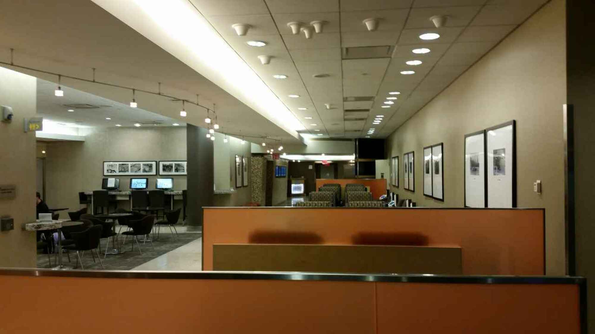 JFK: American Airlines Admirals Club Reviews & Photos - Terminal 8,  Concourse C, John F. Kennedy International Airport | LoungeBuddy