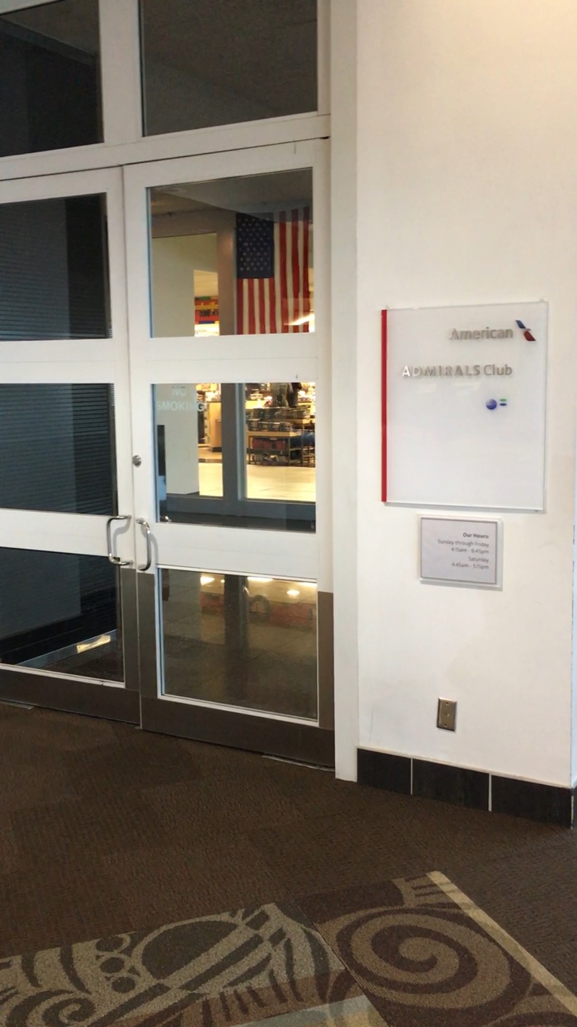 BNA: American Airlines Admirals Club Reviews & Photos - South Terminal,  Concourse C, Nashville International Airport | LoungeBuddy