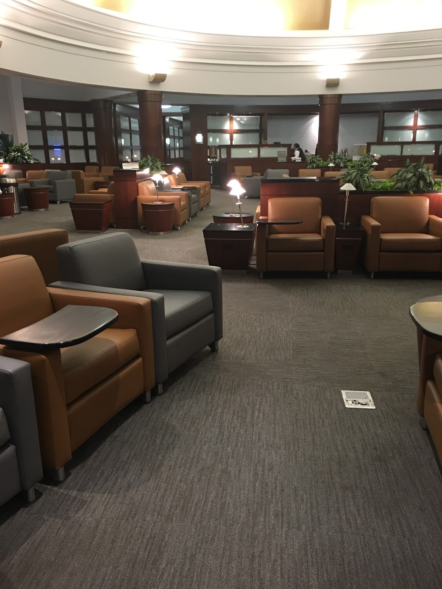 amex platinum lounge charlotte airport