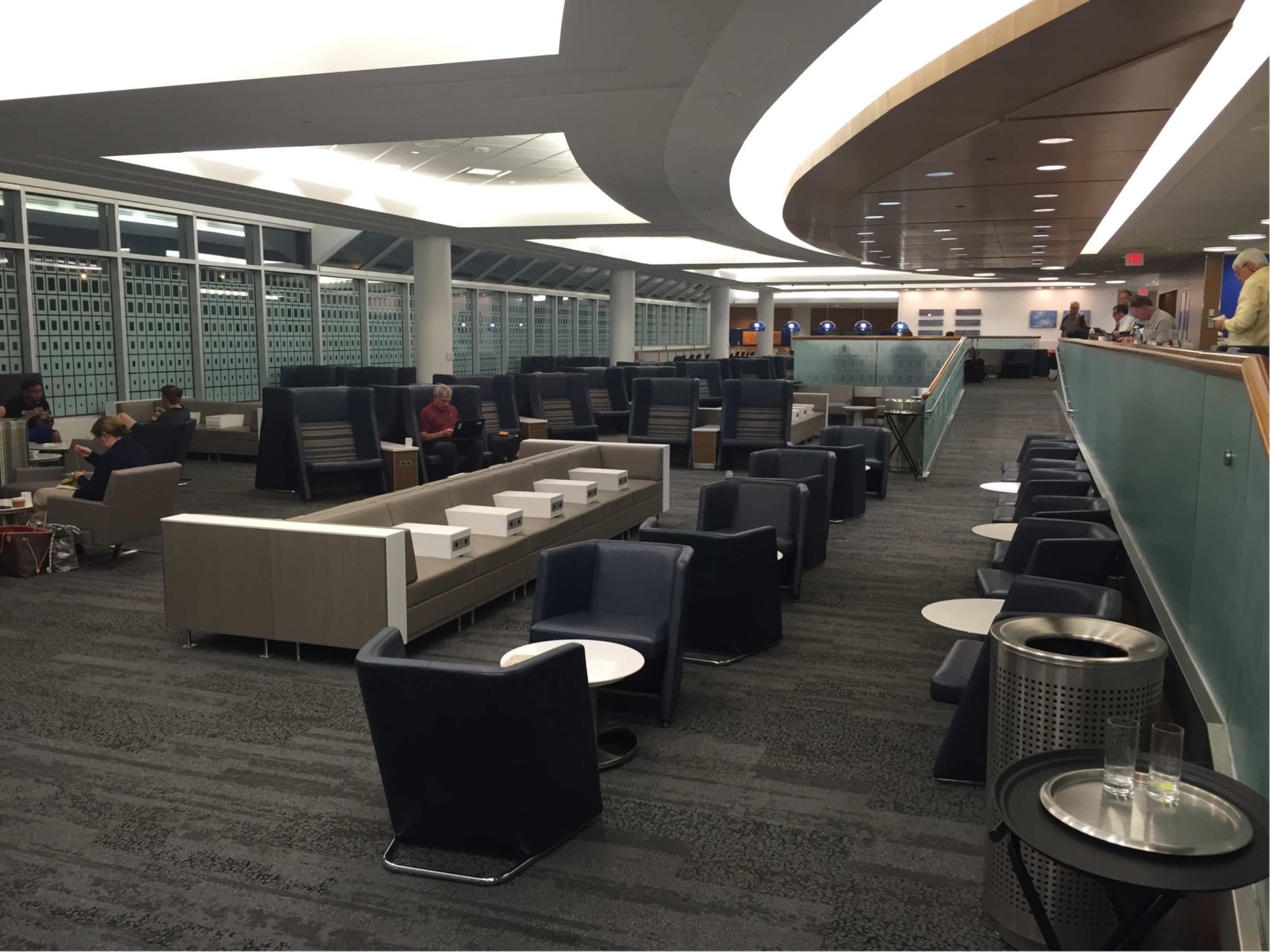 Msp Delta Air Lines Delta Sky Club Reviews And Photos Terminal 1