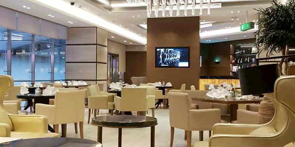 DXB: Marhaba Lounge Reviews & Photos - Terminal 1, Concourse D, Dubai  International Airport | LoungeBuddy