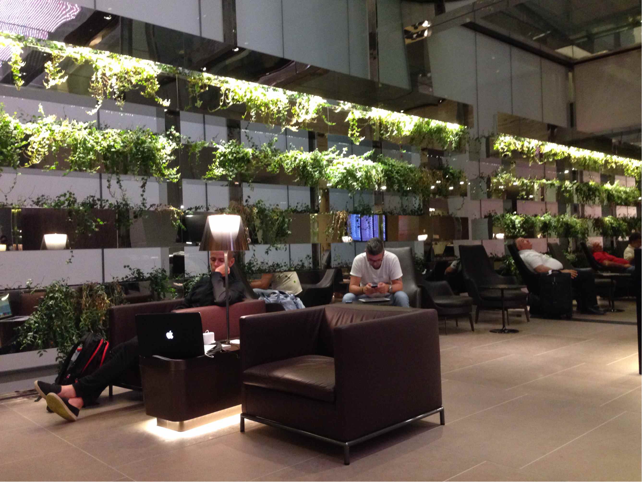 qatar airport lounge