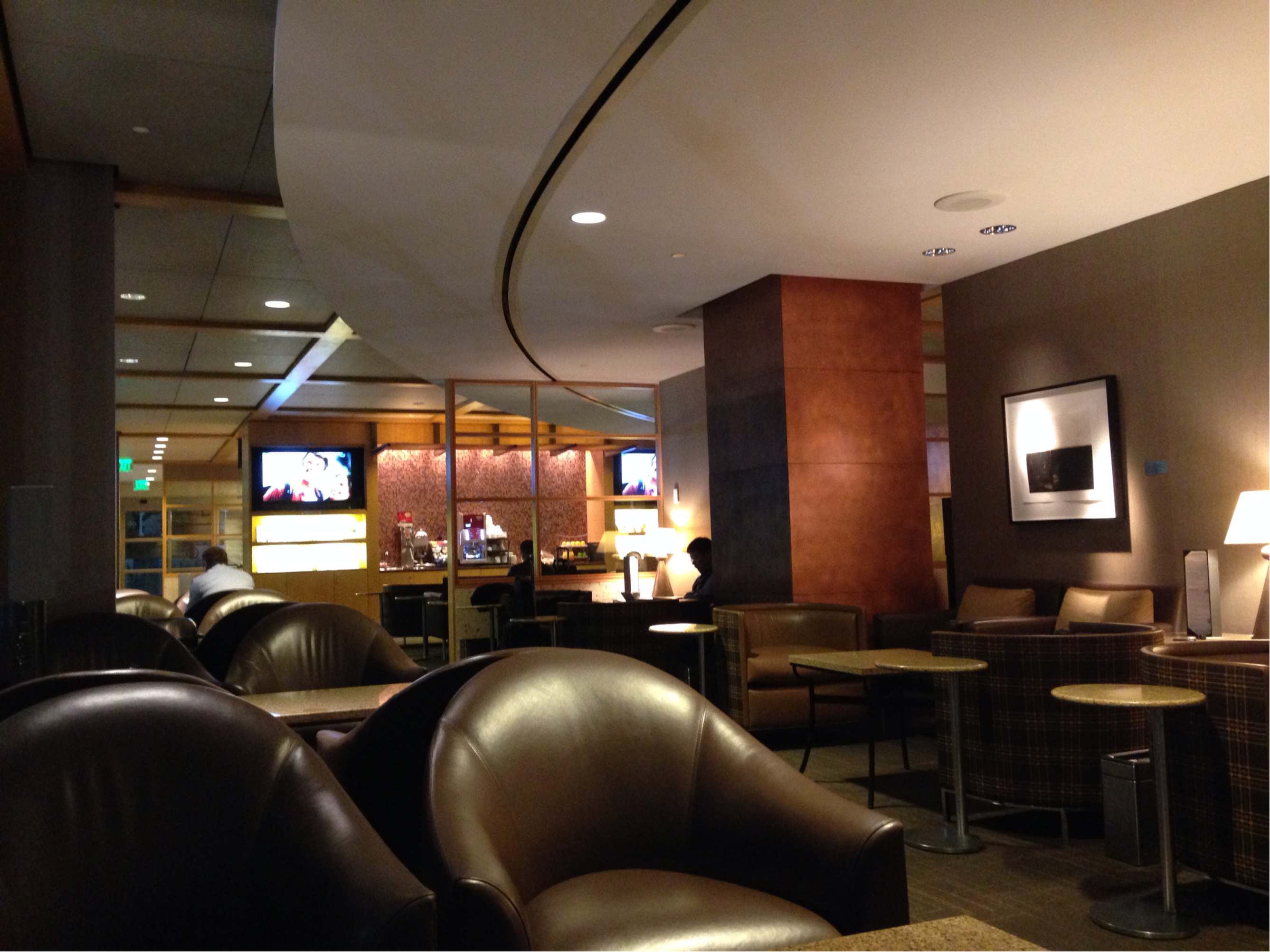 AUS: American Airlines Admirals Club Reviews & Photos - Main Terminal,  Austin-Bergstrom International Airport | LoungeBuddy