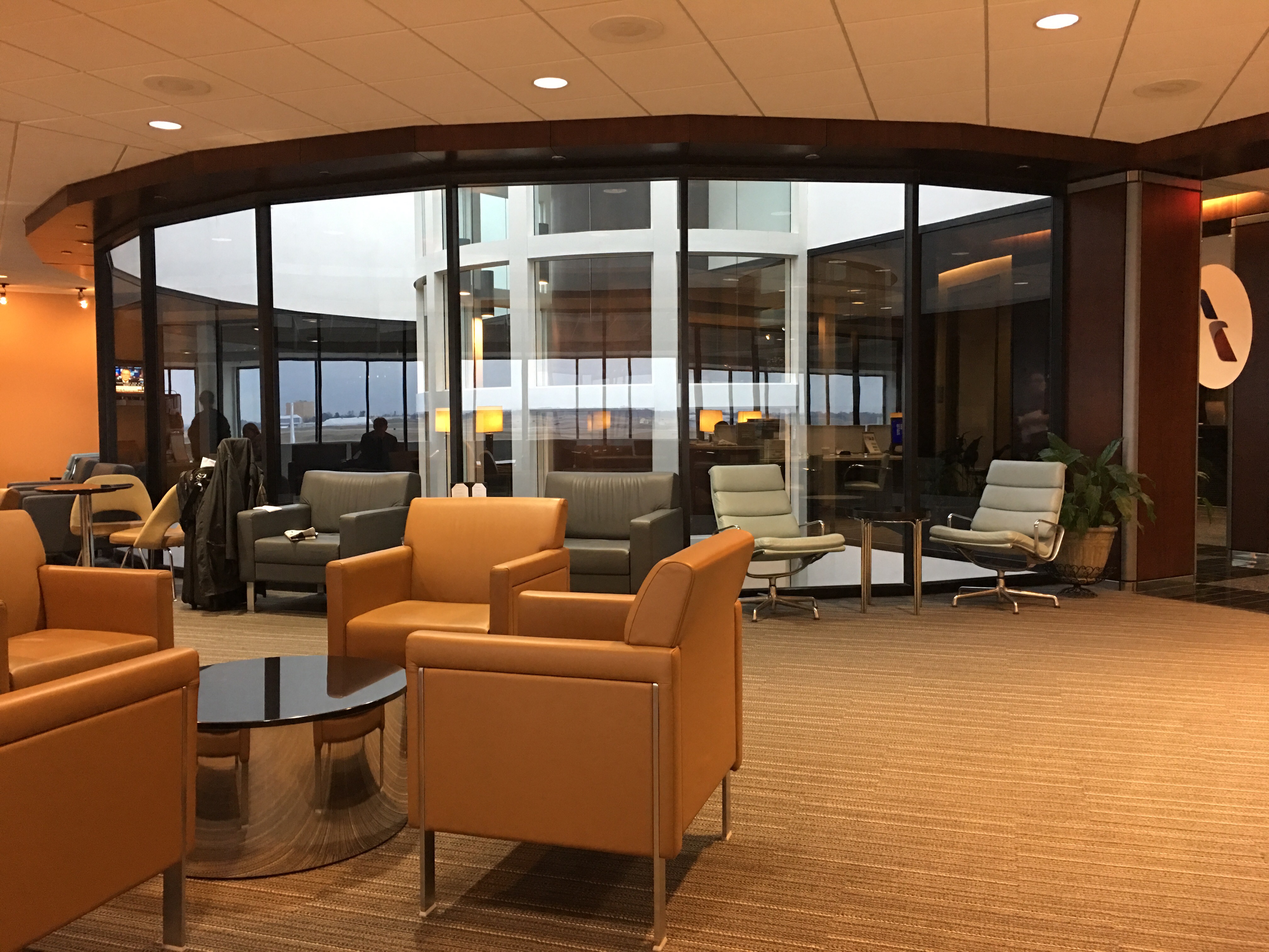 BNA: American Airlines Admirals Club Reviews & Photos - South Terminal,  Concourse C, Nashville International Airport | LoungeBuddy