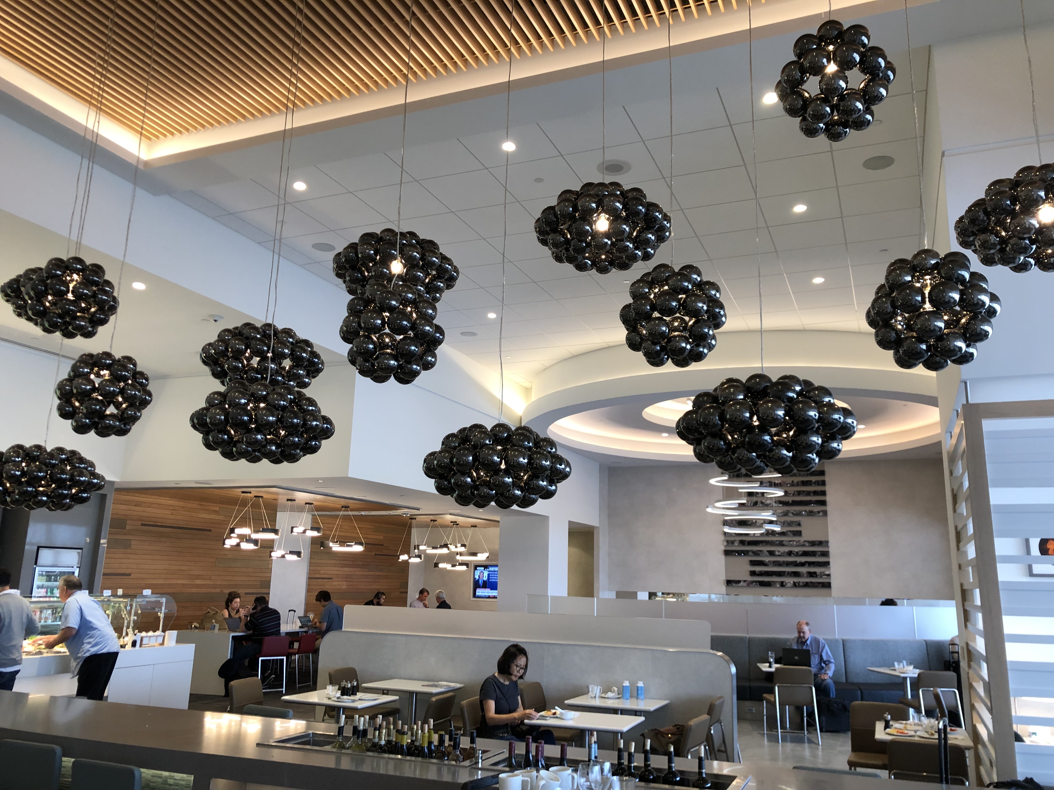 DFW: American Airlines Admirals Club Reviews & Photos - Terminal D,  Dallas-Fort Worth International Airport | LoungeBuddy