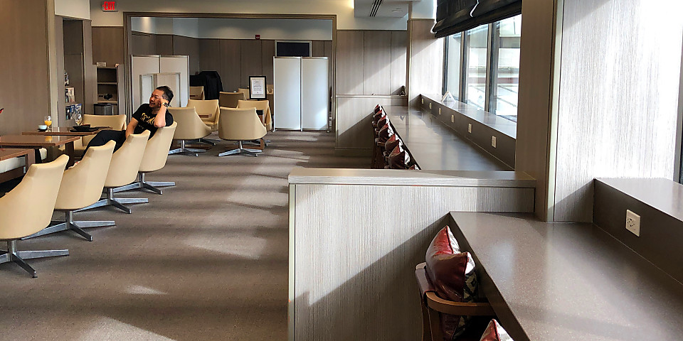 HNL: Japan Airlines JAL Sakura Lounge / American Airlines Admirals Club  Reviews & Photos - Terminal 2, Daniel K. Inouye Honolulu International  Airport | LoungeBuddy