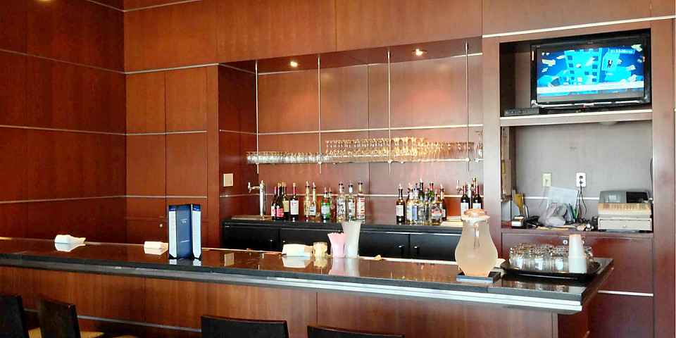 Phl American Airlines Admirals Club Reviews Photos Terminal F Philadelphia International Airport Loungebuddy